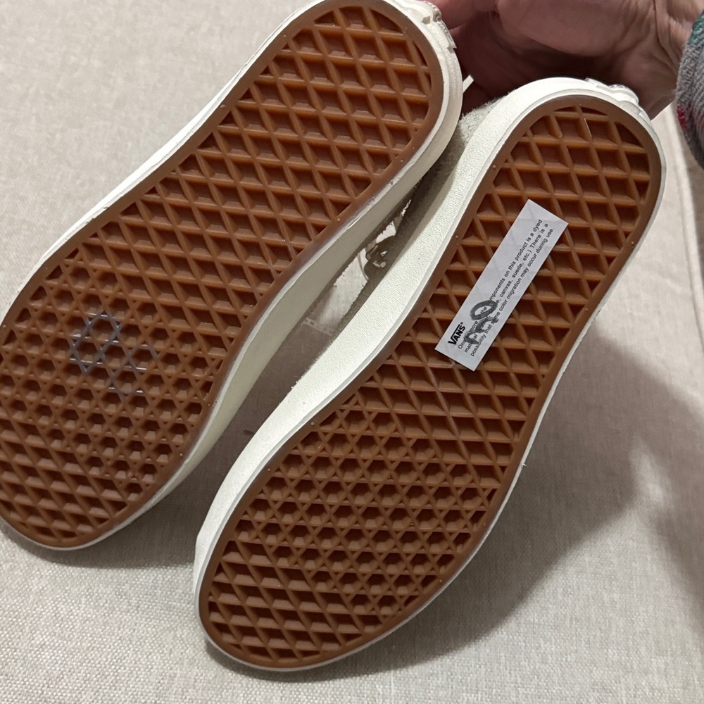 NWT VANS Brushed Sueded Leather Sneaker-Gray-Wmns 8.5/Mens 7 - Picture 9 of 13
